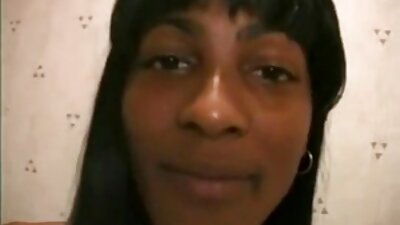 பெரிய இயற்கை மார்புடன் கூடிய கனமான குஞ்சு ஒரு கடினமான சேவலைப் பெறுகிறது