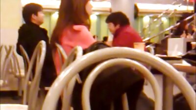 ஒரு சூடான ரஷ்ய குஞ்சு அவளது கழுதையின் மீது அமர்ந்ததால் அவள் உட்கார்ந்தாள்