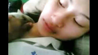 உணர்ச்சிவசப்பட்ட அழகி சவாரி செய்வதை உணர்ச்சிவசப்பட்டு கடுமையாக வீசுகிறார்